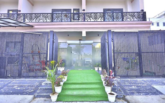 Orsom Stays Sassy Sector 53