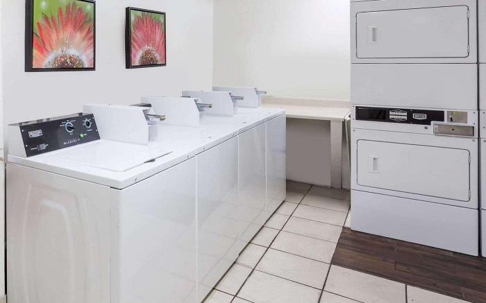 Days Inn by Wyndham St. Petersburg / Tampa Bay Area