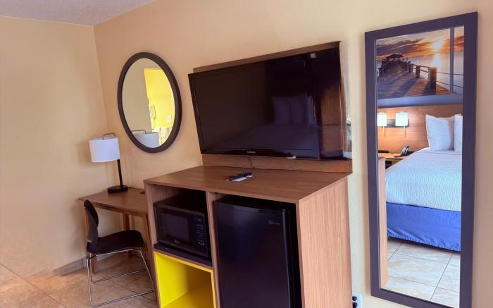 Days Inn by Wyndham St. Petersburg / Tampa Bay Area