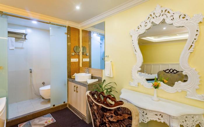 Yellow Pagoda Hotel