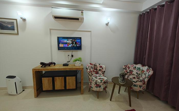 Divine India Service Apartment 4bhk, J45 Saket