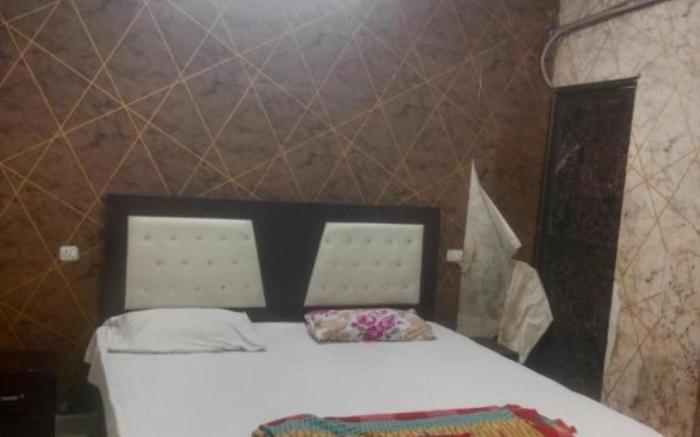 Raju Rajeshwari hotel 