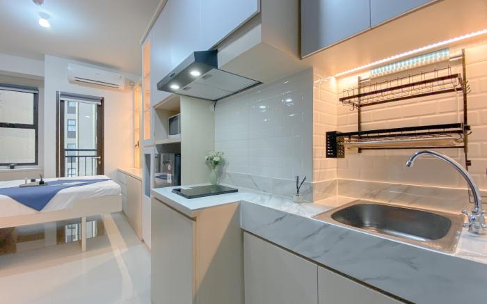 Elegant Comfy Studio Transpark Cibubur By Travelio