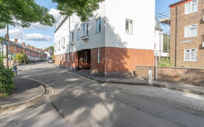 3 Bed Apt | Free City Centre Parking | Netflix
