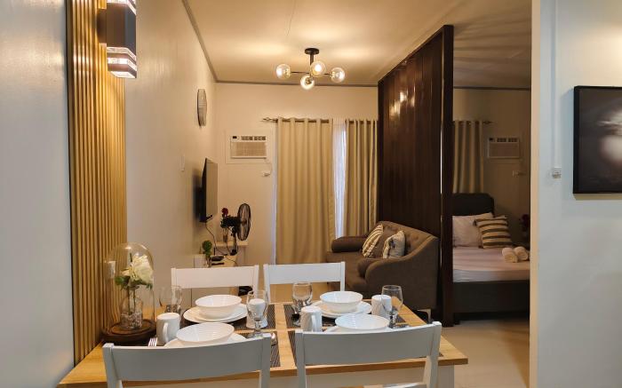 Palawan Cozy Staycation with balcony and pool