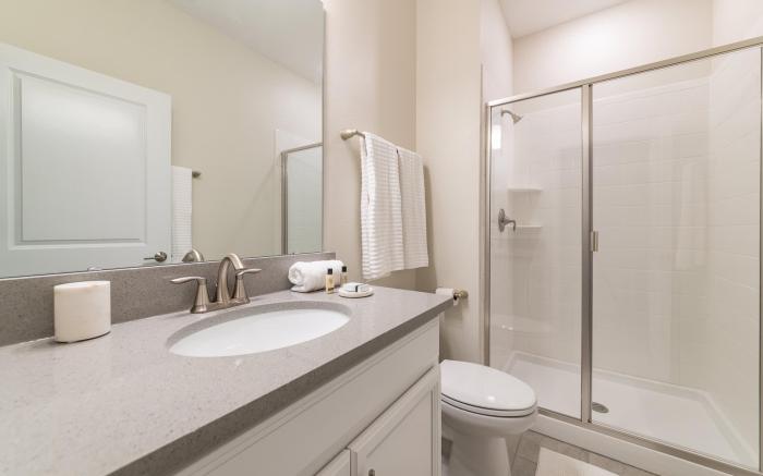 Beautiful Storey Lake Retreat, Minutes from Disney