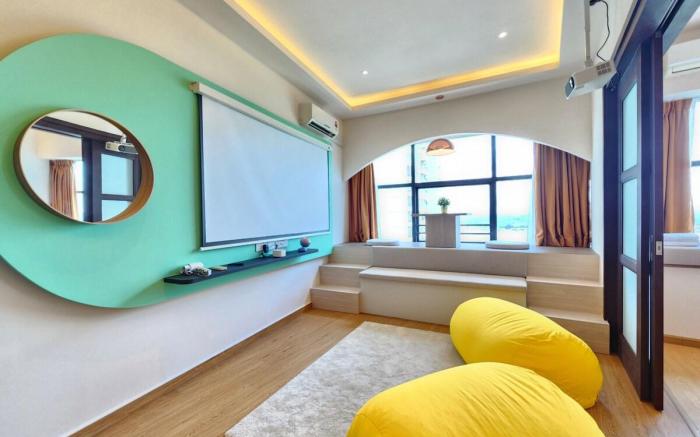 Sea View Morandi Cinema Couple Suites CG Amberside