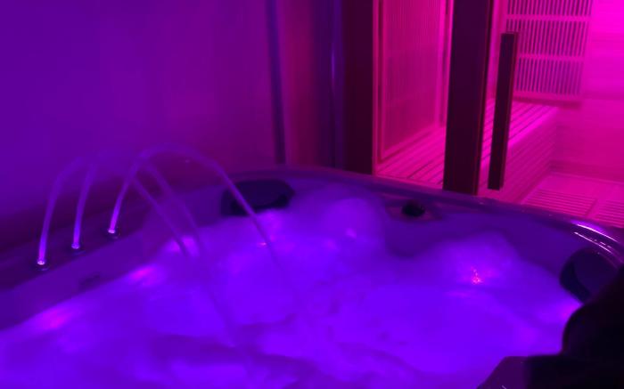 Perfect Couple Retreat To Relax With Hot Tubsauna