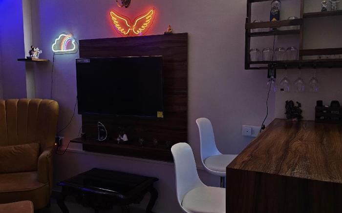 Casa De Abhishek - Breezy 2 BHK 