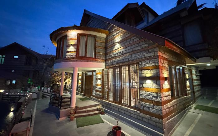 Cloudscape Villa Retreat 3BR duplex By Homeyhuts