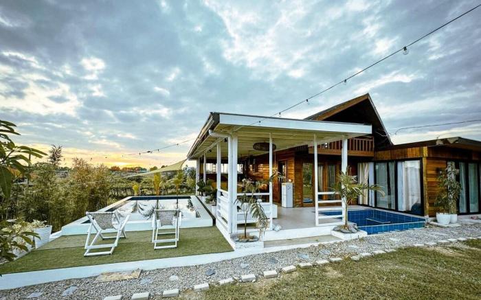 Rancho Oco Mahogany Farm Villa w/ Swimming Pool