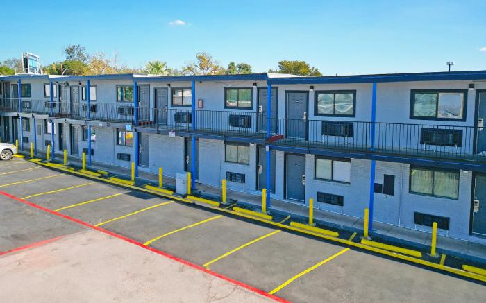 Super 7 Inn By OYO San Antonio N.W. Medical Center