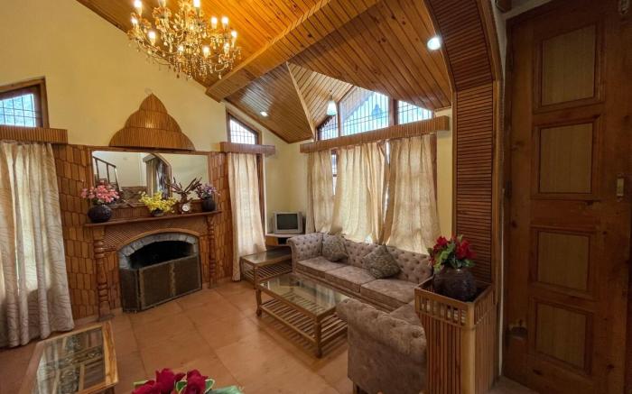 Snowberry Cottage Manali: -4BR by Homeyhuts