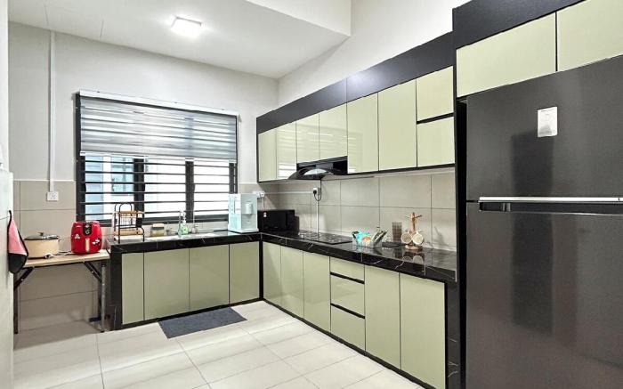 New Cozy 4-bedroom Terrace Home