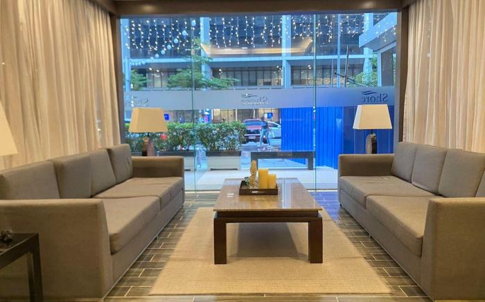 Shore1 Top Floor; Modern room w/2 double size beds