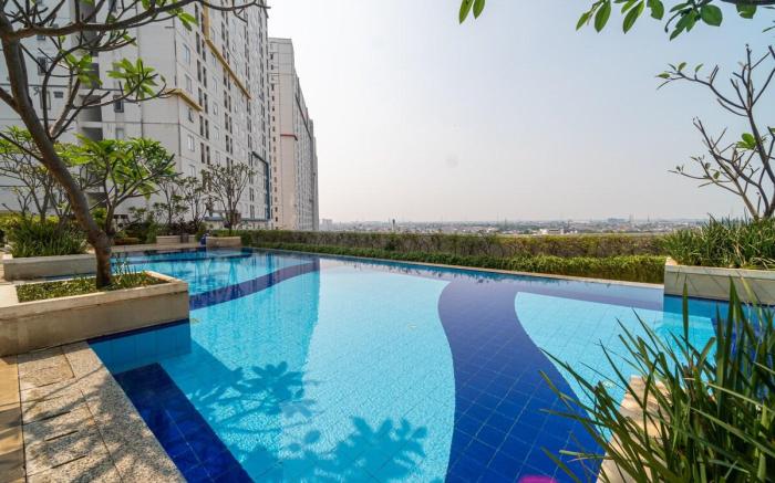 Simple 2 bedroom above mall bassura / Netflix