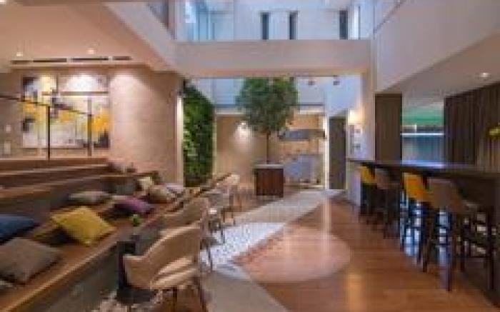 Home Inn Plus Beijing Dongsi Zhangzizhong Road Metro Station