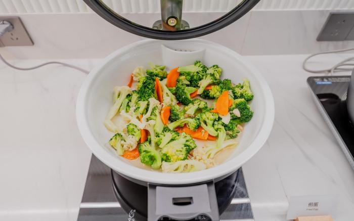 Home Inn Plus Nanjing Olympic Sports Center Golden Eagle World Xinglong Street Metro Station