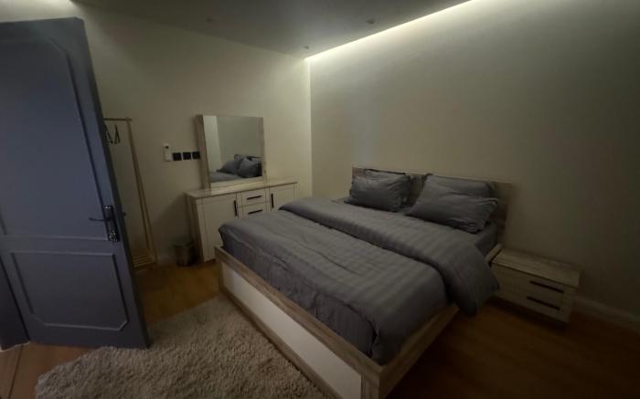 Modern 1BR, 60" 4K TV, Spacious, Self-Entry