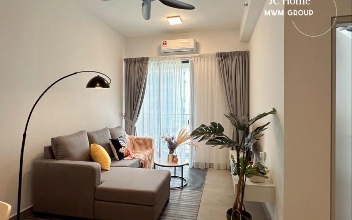 Creamy house | Sunsuria Walkable to SCCC By MWM