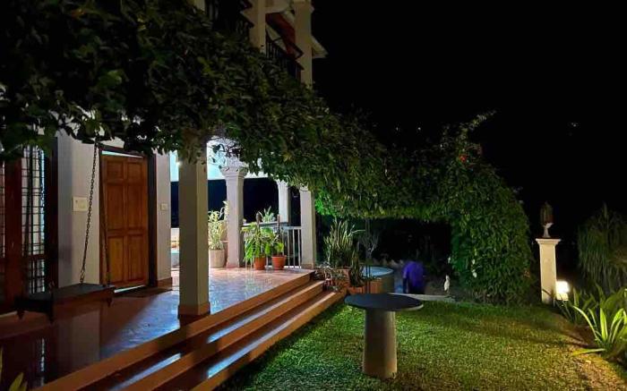 The Castle Vallakkalil Homestay Munnar