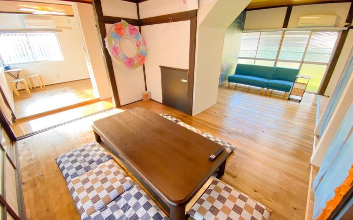 Spacious Balcony for Relaxation "Entire Building Rental Move" BBQ & Garden! Large TV! Up to 5 Guests