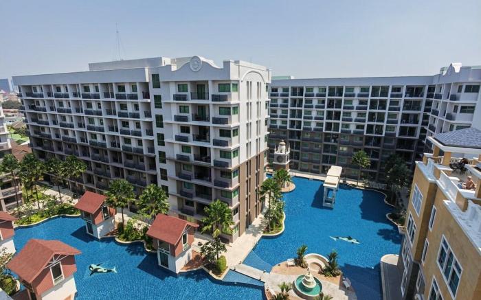 Arcadia Beach with Garden Pool in Pattaya City Center