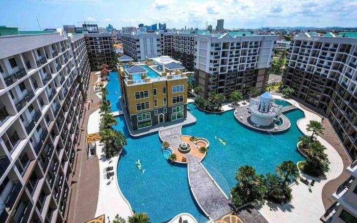 Arcadia Beach with Garden Pool in Pattaya City Center