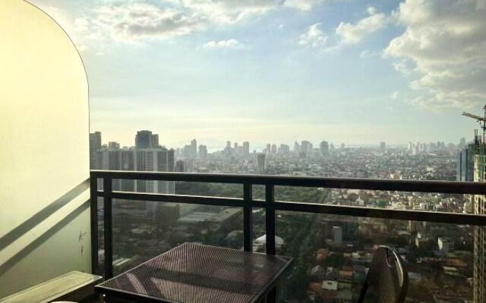 Spacious Unit in Gramercy Makati