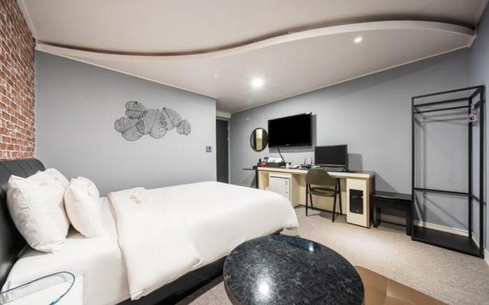 Gunsan Hotel May