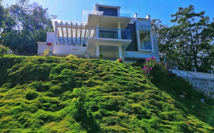 The White House, Silver Oaks Nature Retreat
