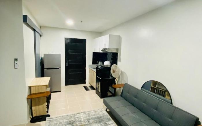 FurnishedCondoNearAirport,Malls&Schools