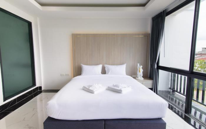 Bear & Bird Hotel