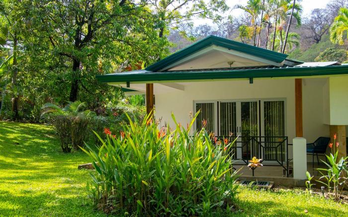 Astra Hotel & Boutique.