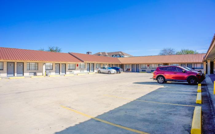 Pleasanton Executive Inn By OYO