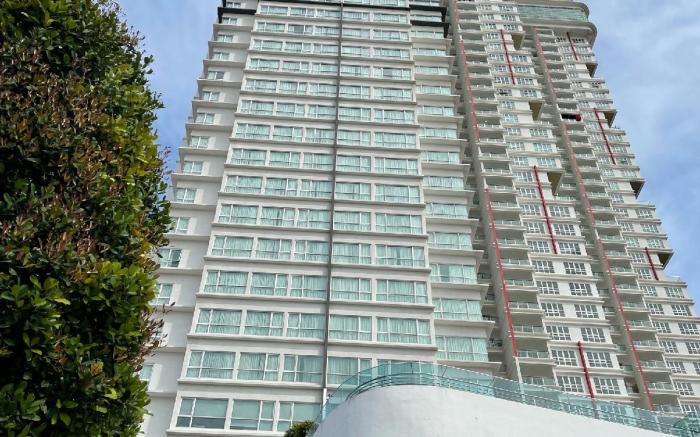 TriTower - 3 Minute Walk to CIQ, 15 Minutes to Singapore