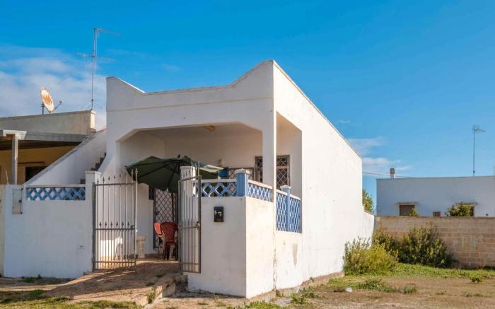 Villa Soleya with Climate and Parking in Torre Lapillo