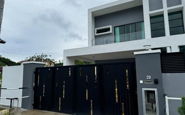 Luxury 5BR Home w/ Private Pool, 18Pax, Netflix