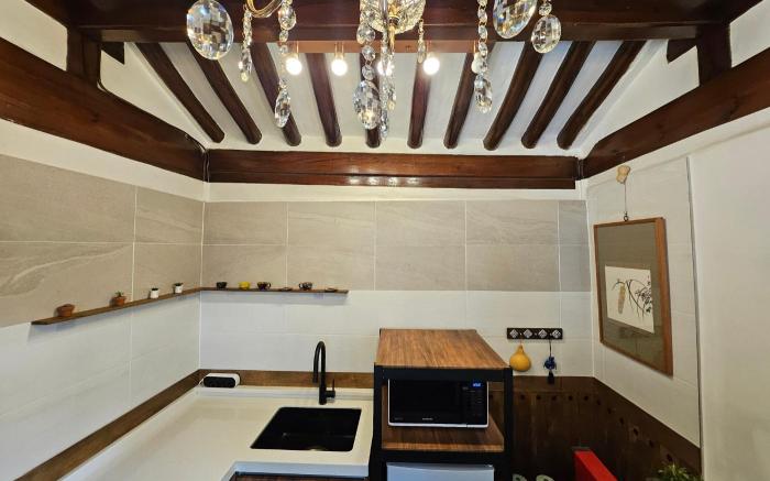 100-Year-Old Seoul Detached Hanok/Wega Stay