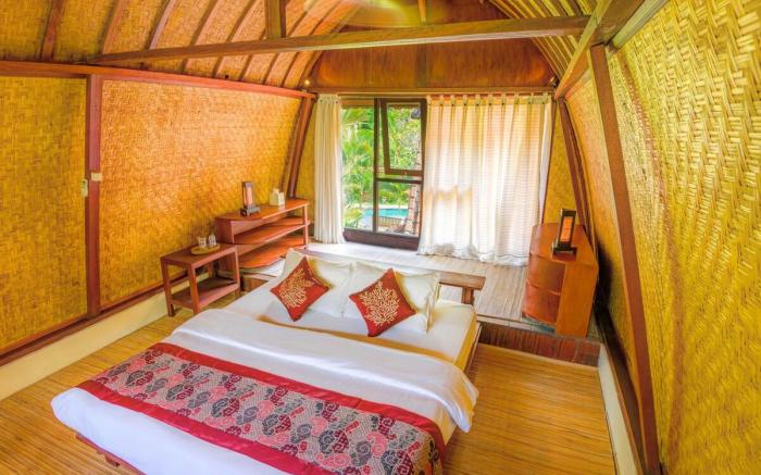 (One) BR Duplex House w/Stunning Garden & Pool