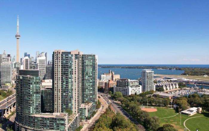 GLOBALSTAY Atlantis at Waterpark City Condos