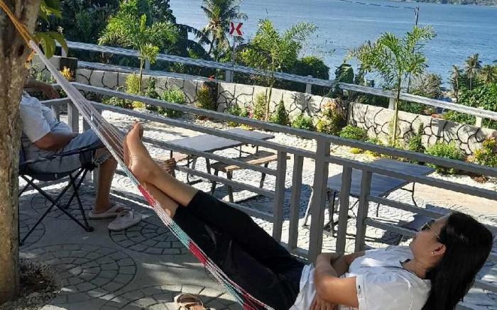 Private Resort Overlooking Taal Lake 