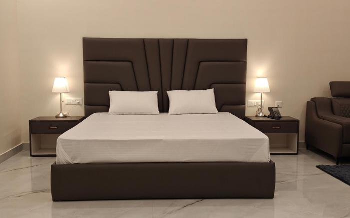 Royal Grand Hotel & Suites Rooms 