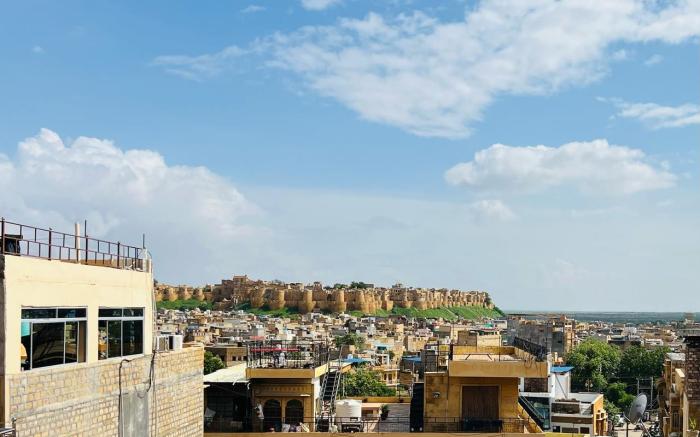 Nomadic Backpackers Hostel 