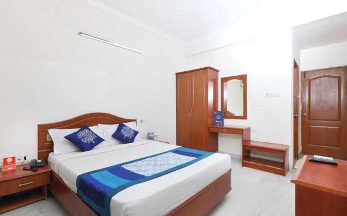 OYO 15101 Hotel Royal Paris