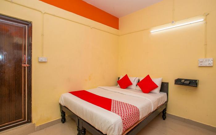 Hotel O Sri Hari Premium Comforts Near Sandhya Digital K Theatre
