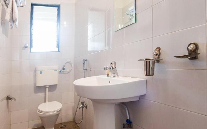 OYO Primrose Regency Near Amanora Mall