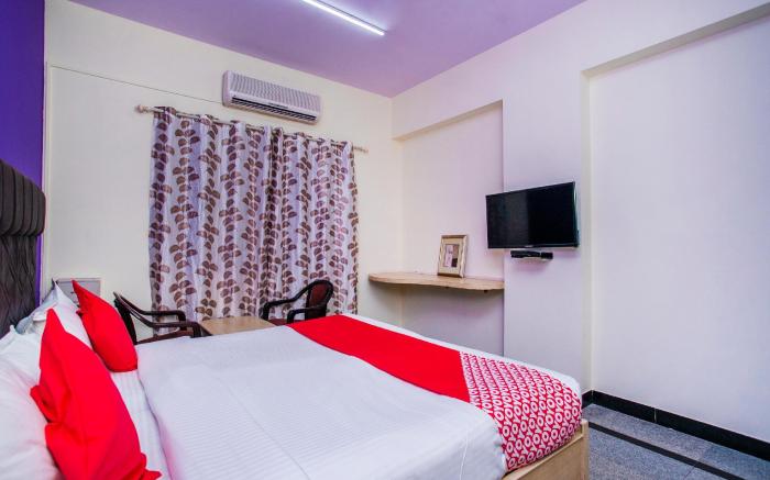 OYO 25036 Suraksha Residency
