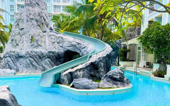 Grand Florida Pattaya Pool Access