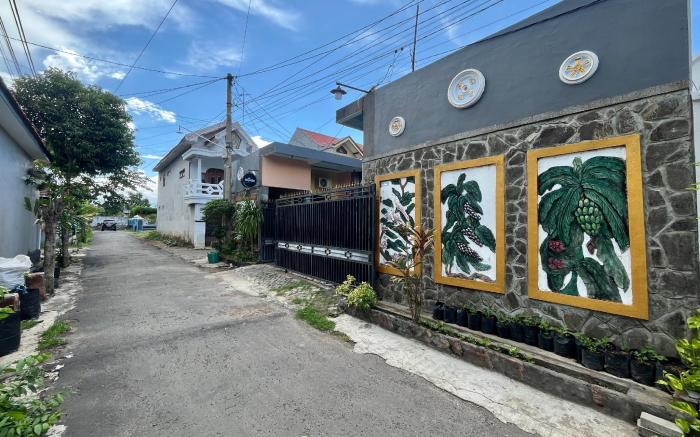 Raysha Luxury Guest House Mitra RedDoorz
